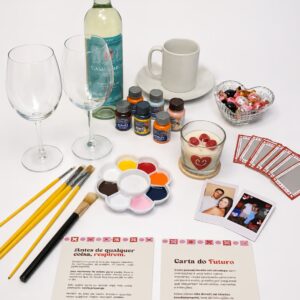 Caixa de Cerâmica com Vinho e Taças